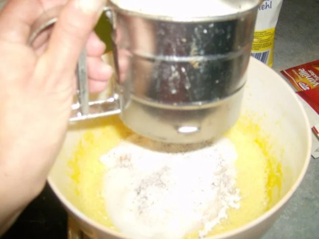 Schwarzwälder Kirschtorte auf Wunsch von meinem Schneggal zum 16ten - Rezept - Bild Nr. 7