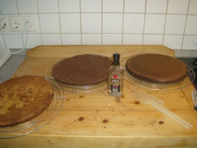 Schwarzwälder Kirschtorte auf Wunsch von meinem Schneggal zum 16ten - Rezept - Bild Nr. 8