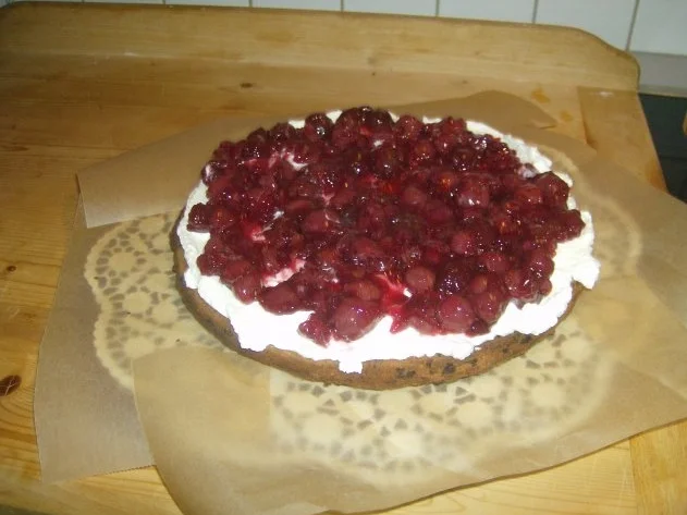 Schwarzwälder Kirschtorte auf Wunsch von meinem Schneggal zum 16ten - Rezept - Bild Nr. 9
