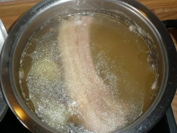 Sauere Bohnen,Schweinebauch & Püree - Rezept