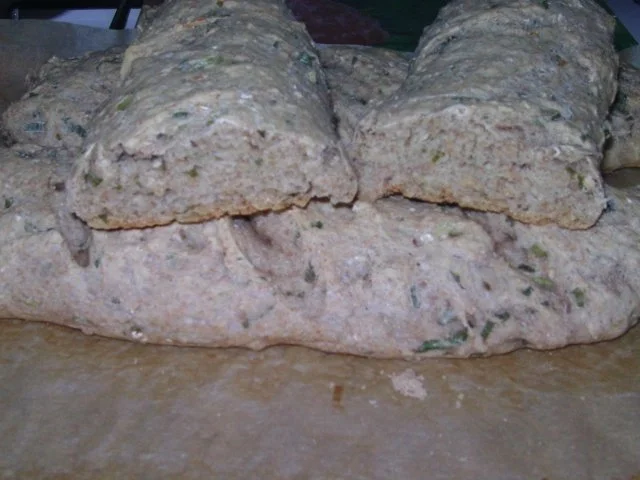 Rezept: Dinkelvollkornstangen mit Frühlingszwiebeln Dinkelvollkornstangen mit Frühlingszwiebeln - Rezept