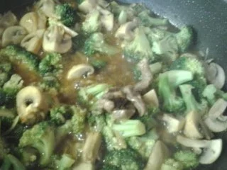 Rezept: Champignon-Broccoli-Pfanne Bild Nr. 8 Champignon-Broccoli-Pfanne - Rezept - Bild Nr. 8