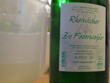 Rezept: Federweisser-Mousse mit Pfirsich-Ragout Bild Nr. 2 Federweisser-Mousse mit Pfirsich-Ragout - Rezept - Bild Nr. 2