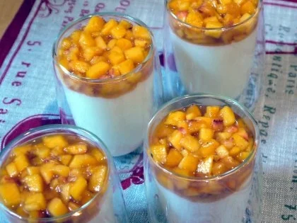 Rezept: Federweisser-Mousse mit Pfirsich-Ragout Bild Nr. 12 Federweisser-Mousse mit Pfirsich-Ragout - Rezept - Bild Nr. 12