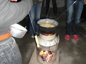 Rezept: Lagerfeuer-Fondue Bild Nr. 3 Lagerfeuer-Fondue - Rezept - Bild Nr. 3