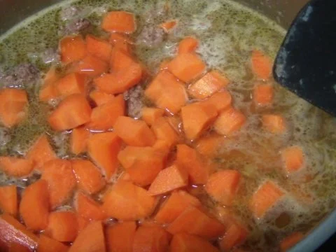 Rezept: Hackfleisch in Karotten mit Sahnesosse Bild Nr. 4 Hackfleisch in Karotten mit Sahnesosse - Rezept - Bild Nr. 4