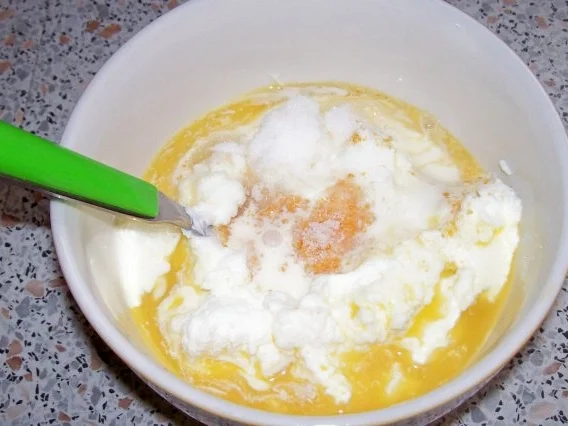 Süßspeisen: Pflaumen-Tonkabohnen-Crumble mit Orangencreme - Rezept - Bild Nr. 10