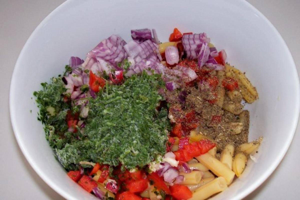 Salate: Bohnensalat mit Paprika und roten Zwiebeln - Rezept - Bild Nr. 2