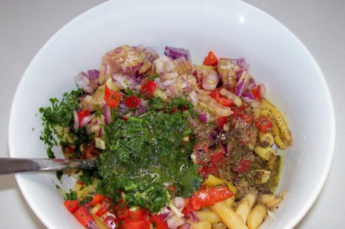 Salate: Bohnensalat mit Paprika und roten Zwiebeln - Rezept - Bild Nr. 4