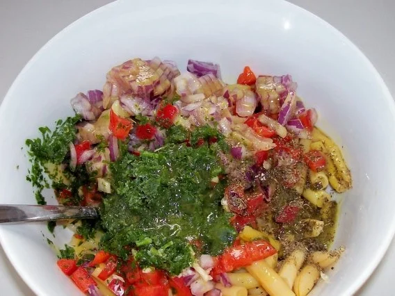 Salate: Bohnensalat mit Paprika und roten Zwiebeln - Rezept - Bild Nr. 4