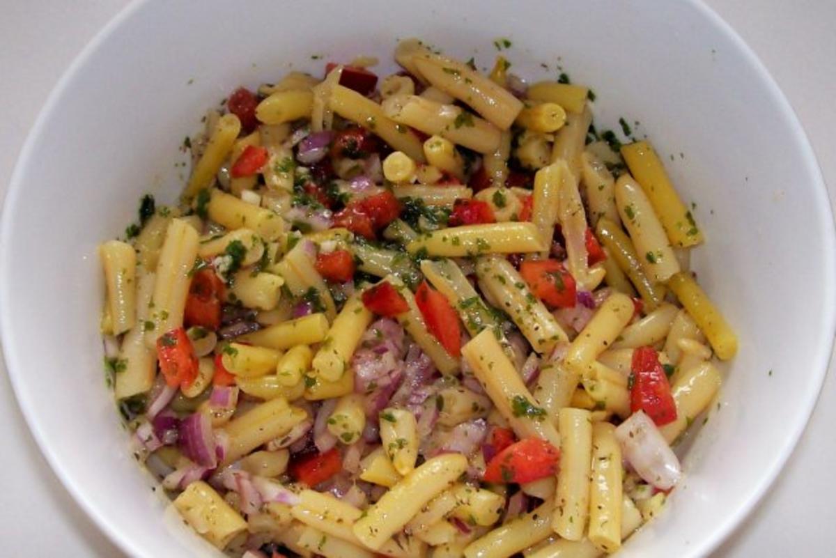 Salate: Bohnensalat mit Paprika und roten Zwiebeln - Rezept - Bild Nr. 6