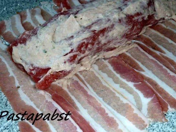 Rezept: Schweinefilet gewickelt mit Pflaumensauce Bild Nr. 3 Schweinefilet gewickelt mit Pflaumensauce - Rezept - Bild Nr. 3