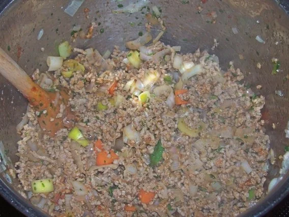 Rezept: Rosenkohl-Auflauf mit Hack-Tomaten-Soße und Schmandguss Bild Nr. 2 Rosenkohl-Auflauf mit Hack-Tomaten-Soße und Schmandguss - Rezept - Bild Nr. 2