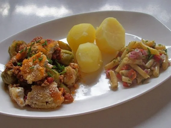 Rezept: Rosenkohl-Auflauf mit Hack-Tomaten-Soße und Schmandguss Bild Nr. 14 Rosenkohl-Auflauf mit Hack-Tomaten-Soße und Schmandguss - Rezept - Bild Nr. 14