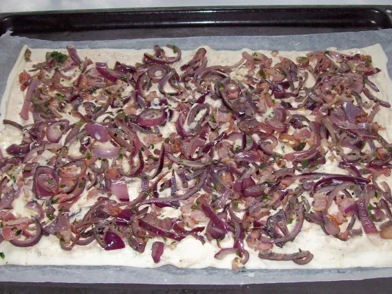 Snack/Vorspeise: Herbstliche Zwiebel-Apfel-Tarte - Rezept - Bild Nr. 7