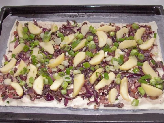 Snack/Vorspeise: Herbstliche Zwiebel-Apfel-Tarte - Rezept - Bild Nr. 8