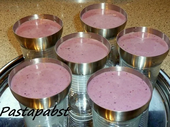 Rezept: Blaubeer Panna Cotta Bild Nr. 2 Blaubeer Panna Cotta - Rezept - Bild Nr. 2