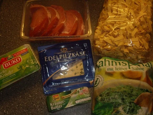 Rezept: Minutensteaks mit Gorgonzola und Spinathaube Bild Nr. 2 Minutensteaks mit Gorgonzola und Spinathaube - Rezept - Bild Nr. 2