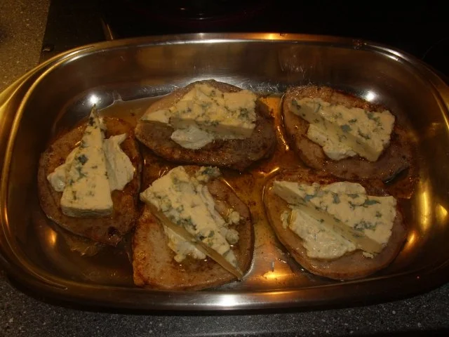 Rezept: Minutensteaks mit Gorgonzola und Spinathaube Bild Nr. 4 Minutensteaks mit Gorgonzola und Spinathaube - Rezept - Bild Nr. 4