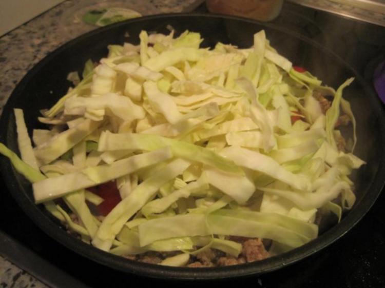 Weißkohlauflauf mit Hack, Nudeln und Käse - schnell &amp; einfach - von Monali