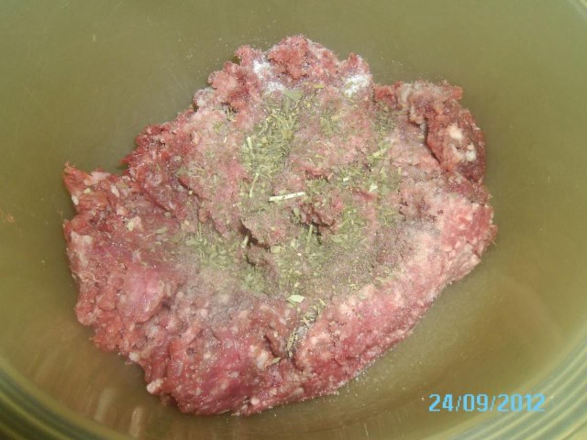 Wilde Fleischlaibchen mit Petersilkartoffeln und Knoblauchsoße - Rezept - Bild Nr. 3