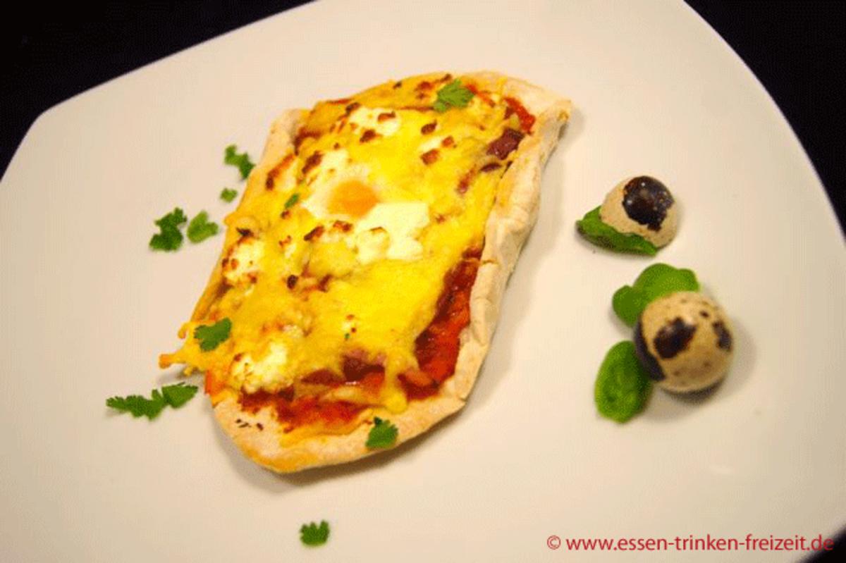 Rollrand Pizza mit eigener Tomatensauce - Rezept Eingereicht von
essentrinken