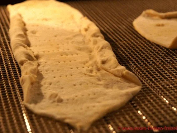 Rollrand Pizza mit eigener Tomatensauce - Rezept - Bild Nr. 7