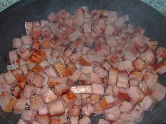 Deftiger Paprika-Rahm-Topf mit gebratenem Leberkäse - Rezept - Bild Nr. 3