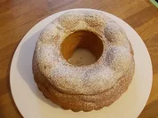 Guglhupf mit Apfelstückchen - Rezept