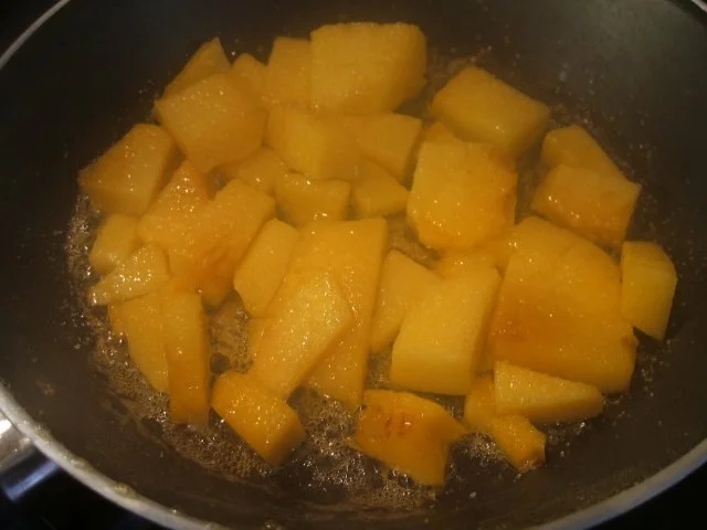 Dessert: Pfirsich-Flammeri mit karamellisierten Früchten - Rezept - Bild Nr. 8