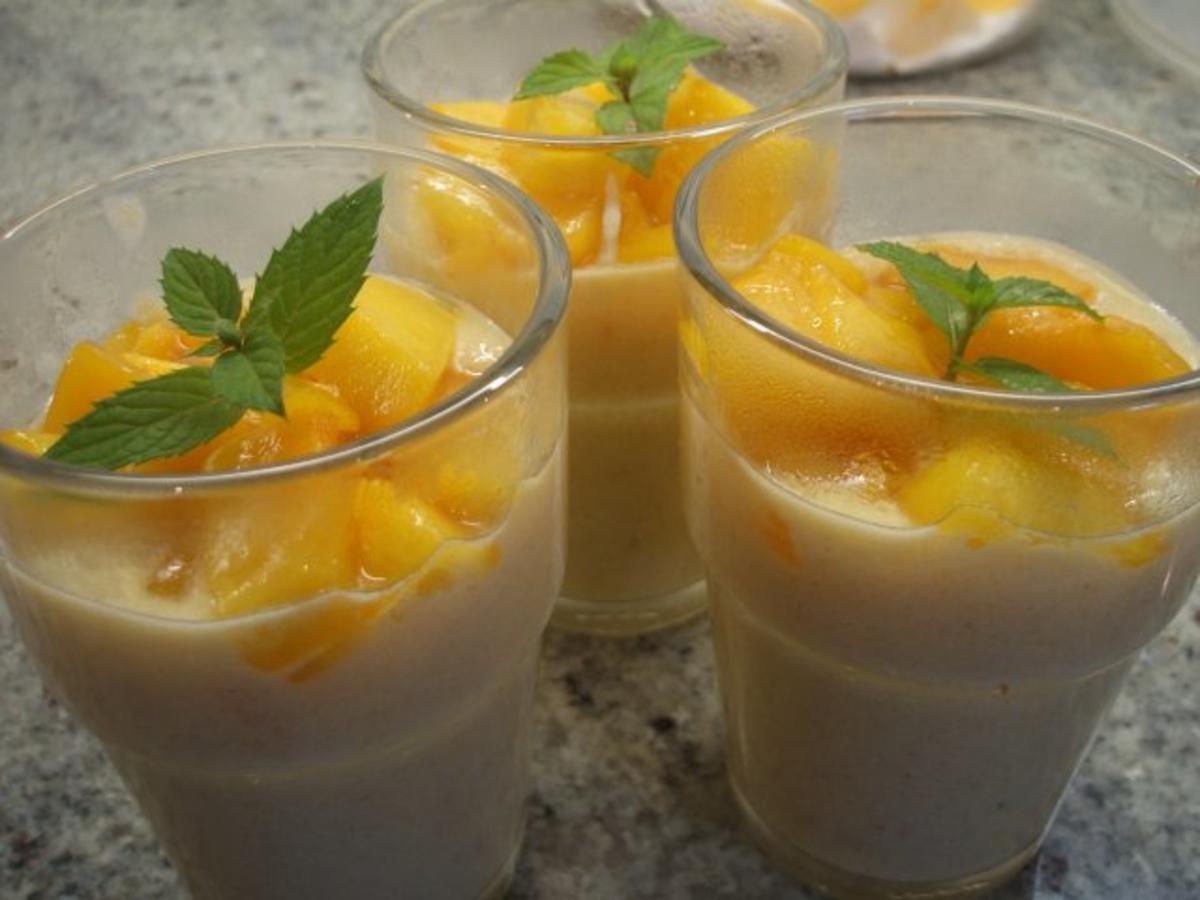 Dessert: Pfirsich-Flammeri mit karamellisierten Früchten - Rezept