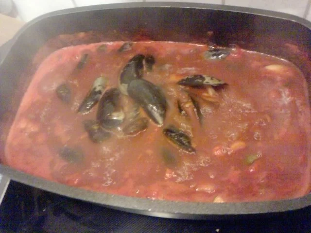 Wenn mieße Muscheln in Rotwein kuscheln -oder- Der Rotwein-öffnet-Tür-und-Tor-Topf - Rezept - Bild Nr. 12