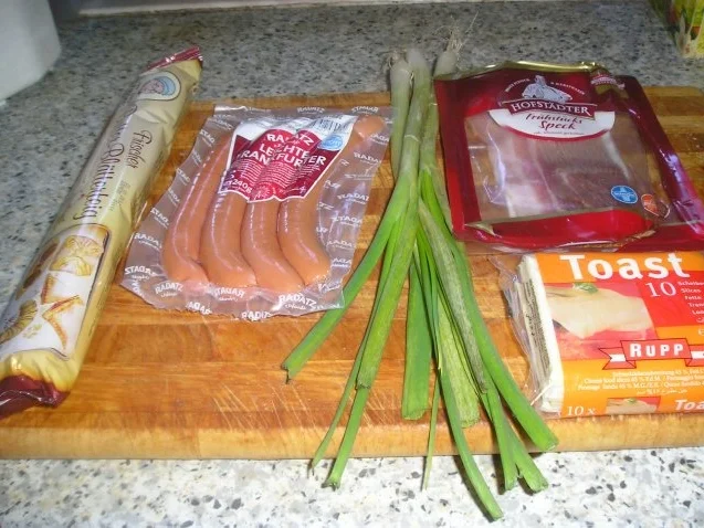 Rezept: Würstel im Schlafrock Bild Nr. 2 Würstel im Schlafrock - Rezept - Bild Nr. 2