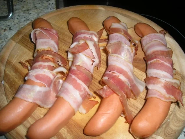 Rezept: Würstel im Schlafrock Bild Nr. 3 Würstel im Schlafrock - Rezept - Bild Nr. 3