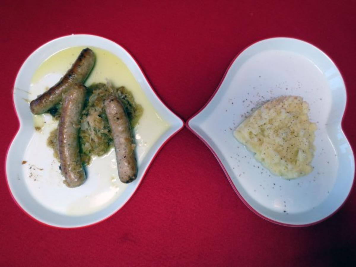 Nürnberger Rostbratwürstchen mit selbstgemachtem Sauerkraut und Kartoffelpüree - Rezept