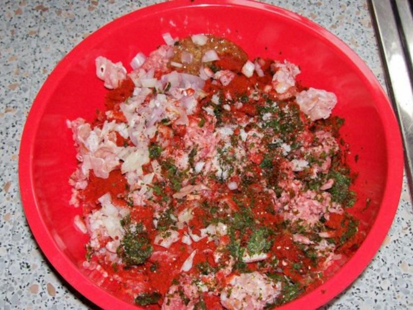Gerollter Hackbraten mit Kartoffel Kruste und Röstzwiebel Käse Füllung ...