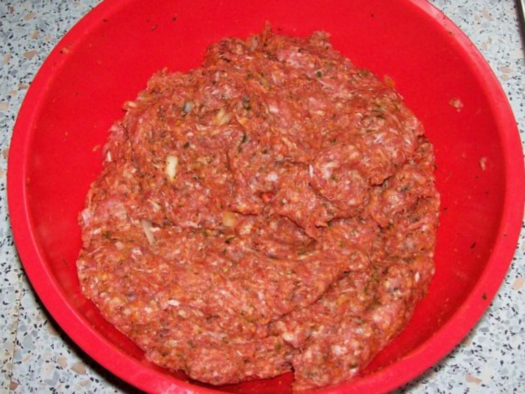 Gerollter Hackbraten mit Kartoffel Kruste und Röstzwiebel Käse Füllung ...