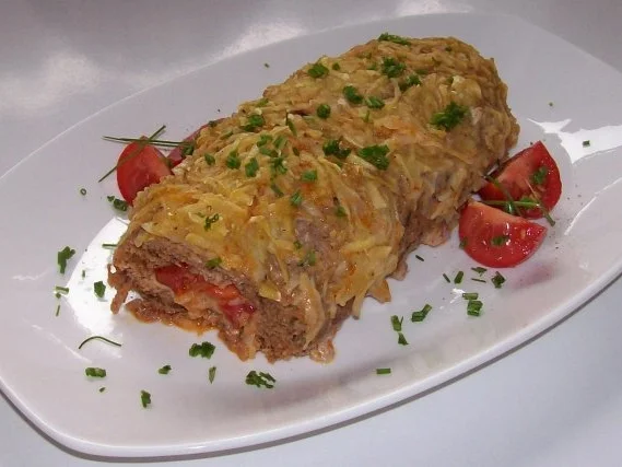 Rezept: Gerollter Hackbraten mit Kartoffel-Kruste und Röstzwiebel-Käse-Füllung Bild Nr. 11 Gerollter Hackbraten mit Kartoffel-Kruste und Röstzwiebel-Käse-Füllung - Rezept - Bild Nr. 11