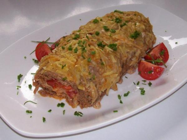 Gerollter Hackbraten mit Kartoffel Kruste und Röstzwiebel Käse Füllung ...