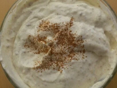 Knusperjoghurt mit Zimtsahne - Rezept
