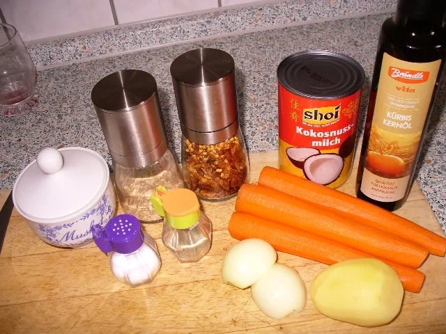 Rezept: Hokkaido-Kürbiscremesuppe Bild Nr. 3 Hokkaido-Kürbiscremesuppe - Rezept - Bild Nr. 3