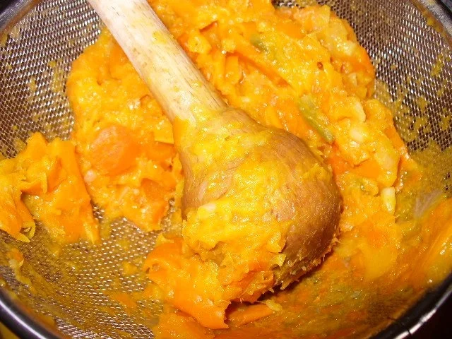 Rezept: Hokkaido-Kürbiscremesuppe Bild Nr. 5 Hokkaido-Kürbiscremesuppe - Rezept - Bild Nr. 5