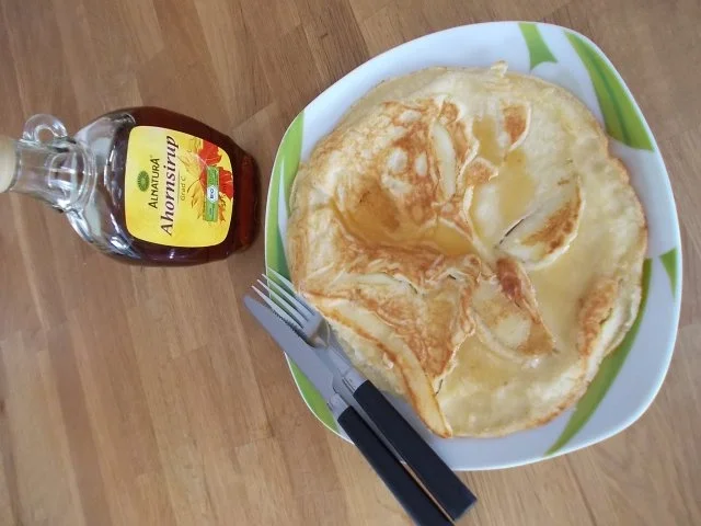 Apfel-Pfannkuchen mit Ahornsirup - Rezept