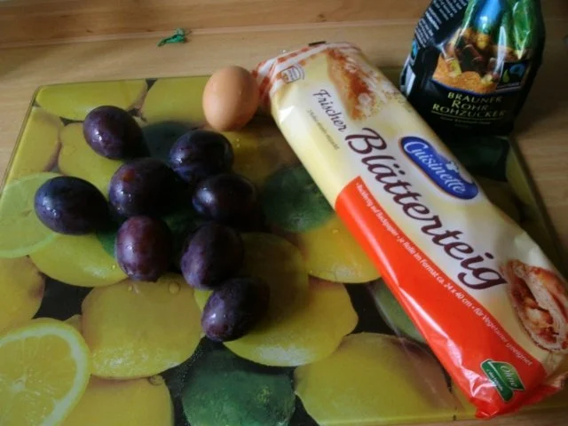 Rezept: Pflaumenstrudel Bild Nr. 4 Pflaumenstrudel - Rezept - Bild Nr. 4