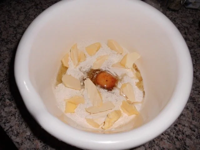 Torte-Pflaumen auf Mandel-Baiser gebettet>> - Rezept - Bild Nr. 2