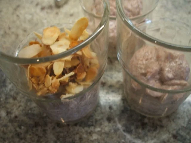 Rezept: Dessert: Schoko-Grießflammeri mit Schuss und Knusperli Bild Nr. 7 Dessert: Schoko-Grießflammeri mit Schuss und Knusperli - Rezept - Bild Nr. 7