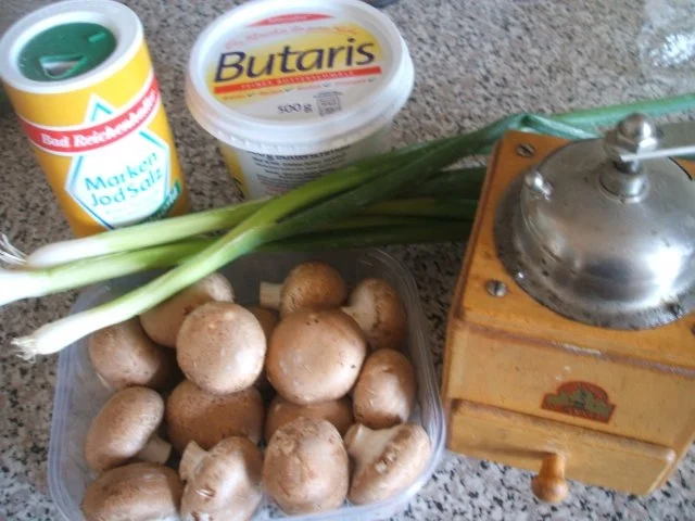 Geflügel: Hähnchenbrust - gefüllt mit Champignon und Frühlingszwiebeln - Rezept - Bild Nr. 2