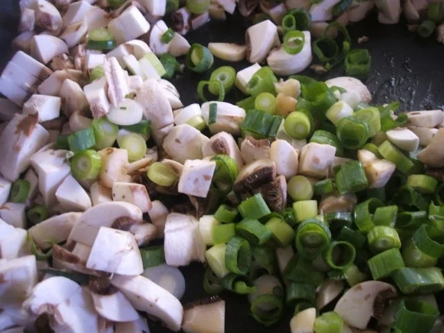 Geflügel: Hähnchenbrust - gefüllt mit Champignon und Frühlingszwiebeln - Rezept - Bild Nr. 3