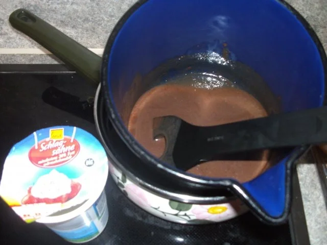 Rezept: backen / Kuchen: Schwarzwälder Schokoladenkuchen Bild Nr. 3 backen / Kuchen: Schwarzwälder Schokoladenkuchen - Rezept - Bild Nr. 3