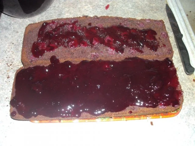 Rezept: backen / Kuchen: Schwarzwälder Schokoladenkuchen Bild Nr. 12 backen / Kuchen: Schwarzwälder Schokoladenkuchen - Rezept - Bild Nr. 12